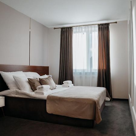 Hotel Resident Nowa Sarzyna Buitenkant foto
