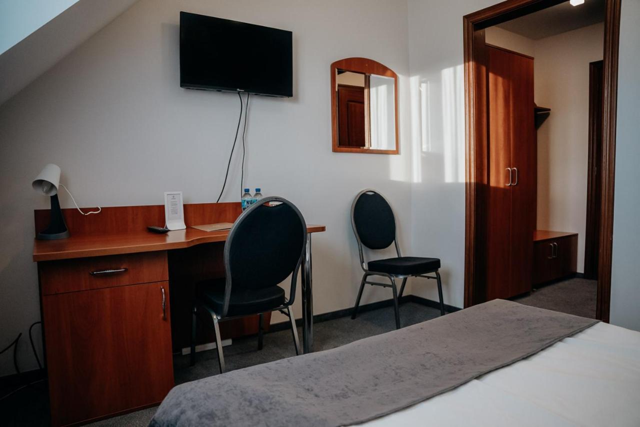 Hotel Resident Nowa Sarzyna Buitenkant foto