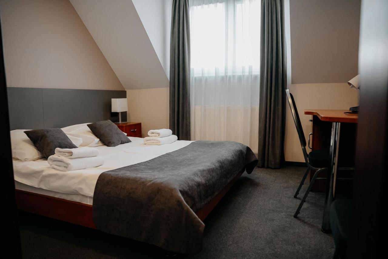 Hotel Resident Nowa Sarzyna Buitenkant foto