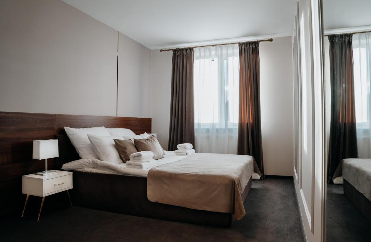 Hotel Resident Nowa Sarzyna Buitenkant foto